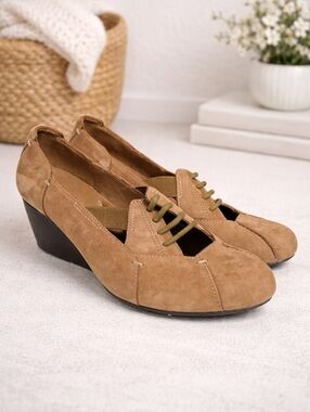 Clarks Womens 7 Suede Wedge Shoes Comfort Air Cushioned Lace Up